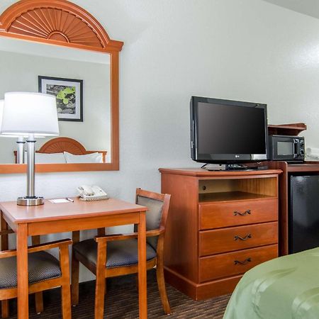 Quality Inn Junction City Near Fort Riley Kültér fotó