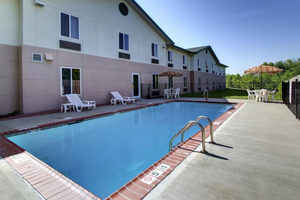 Quality Inn Junction City Near Fort Riley Kültér fotó